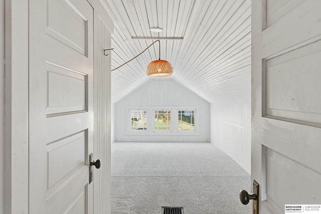 806 N 43rd Street, Omaha, NE 68131