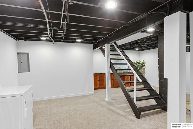 806 N 43rd Street, Omaha, NE 68131