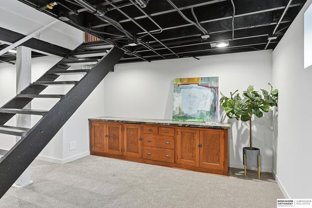 806 N 43rd Street, Omaha, NE 68131