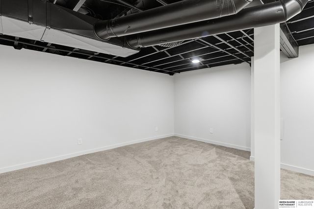 806 N 43rd Street, Omaha, NE 68131