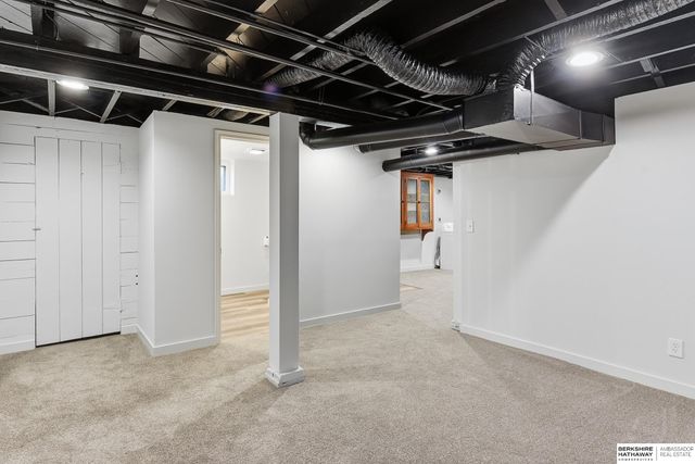 806 N 43rd Street, Omaha, NE 68131