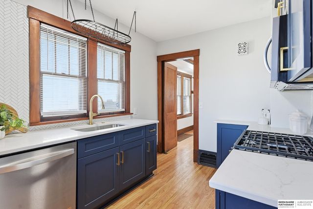 806 N 43rd Street, Omaha, NE 68131