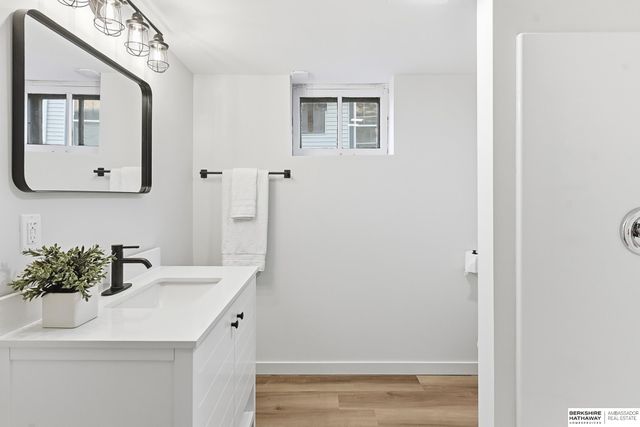 806 N 43rd Street, Omaha, NE 68131