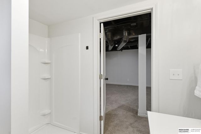 806 N 43rd Street, Omaha, NE 68131