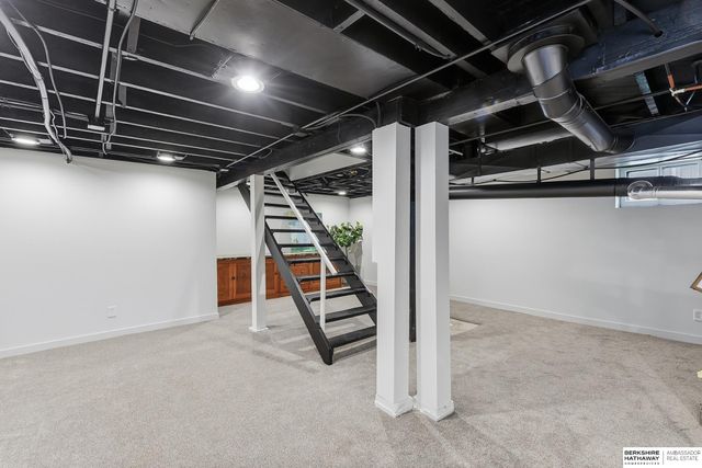 806 N 43rd Street, Omaha, NE 68131