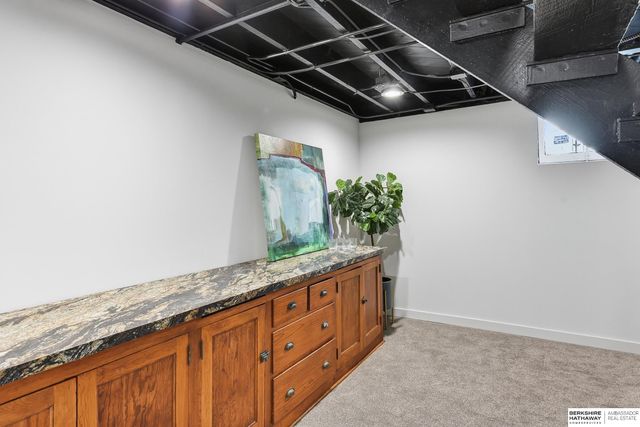 806 N 43rd Street, Omaha, NE 68131