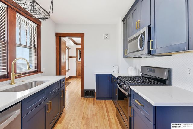 806 N 43rd Street, Omaha, NE 68131