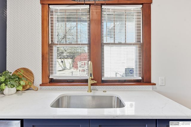 806 N 43rd Street, Omaha, NE 68131