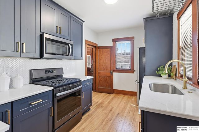 806 N 43rd Street, Omaha, NE 68131