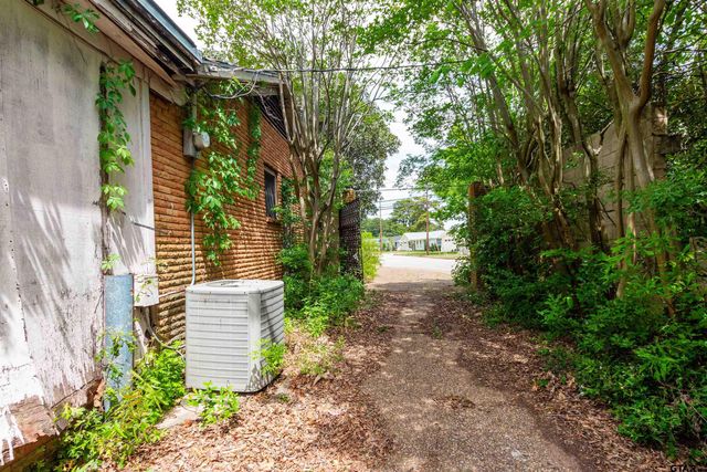 2435 Rodge Dr, Tyler, TX 75701