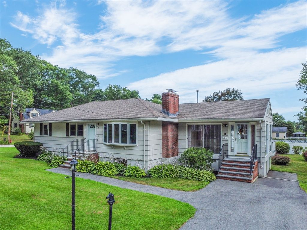 90 Butternut Ln, Methuen, MA 01844