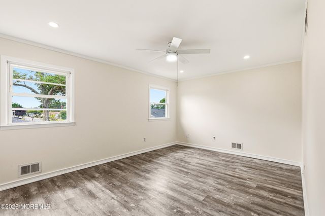 853 Neptune Avenue, Beachwood, NJ 08722