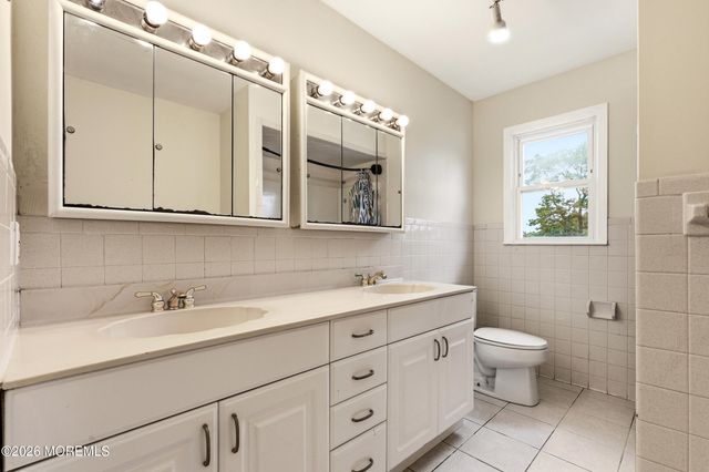 853 Neptune Avenue, Beachwood, NJ 08722