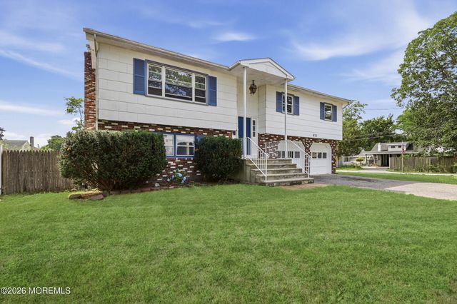 853 Neptune Avenue, Beachwood, NJ 08722