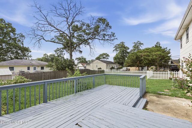 853 Neptune Avenue, Beachwood, NJ 08722