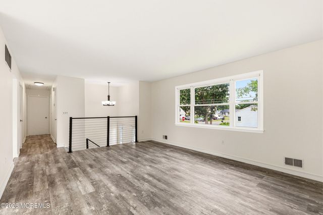 853 Neptune Avenue, Beachwood, NJ 08722