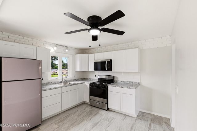 853 Neptune Avenue, Beachwood, NJ 08722