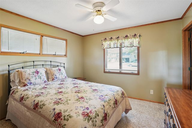 1503 S 16th Avenue W, Newton, IA 50208