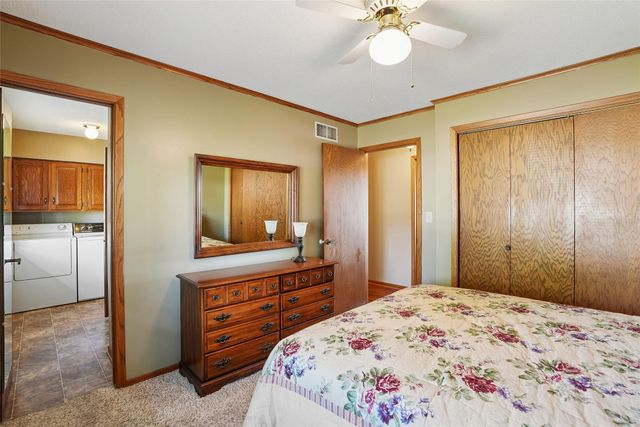 1503 S 16th Avenue W, Newton, IA 50208