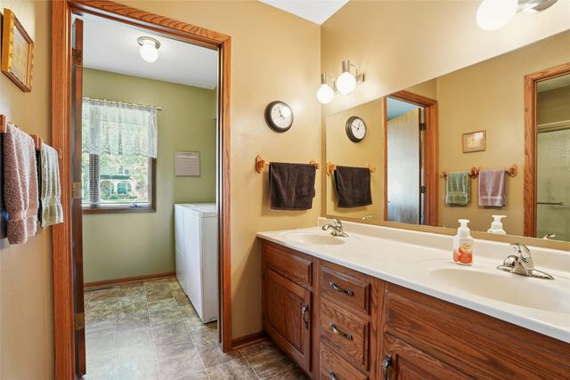 1503 S 16th Avenue W, Newton, IA 50208