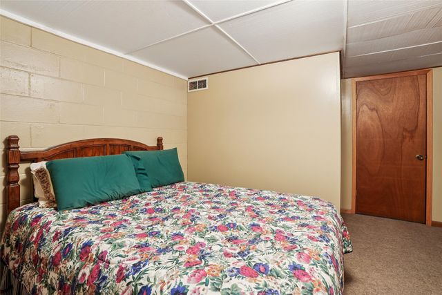 1503 S 16th Avenue W, Newton, IA 50208