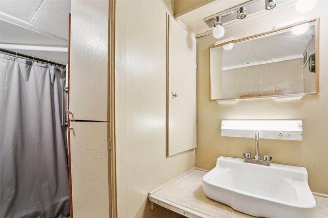 1503 S 16th Avenue W, Newton, IA 50208