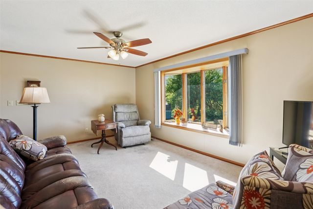 1503 S 16th Avenue W, Newton, IA 50208