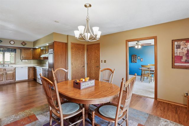 1503 S 16th Avenue W, Newton, IA 50208