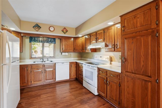 1503 S 16th Avenue W, Newton, IA 50208