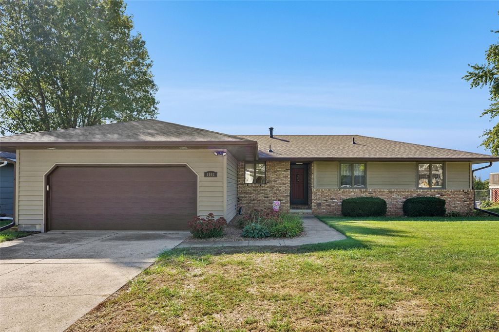 1503 S 16th Avenue W, Newton, IA 50208