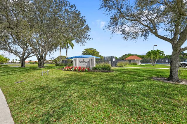 9232 Sun Pointe Drive, Boynton Beach, FL 33437