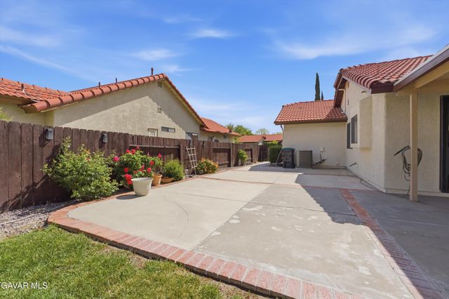 2851 W College Park Drive, Lancaster, CA 93536