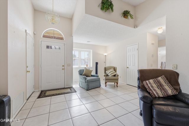 2851 W College Park Drive, Lancaster, CA 93536