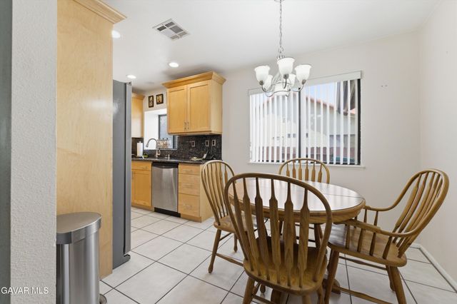 2851 W College Park Drive, Lancaster, CA 93536