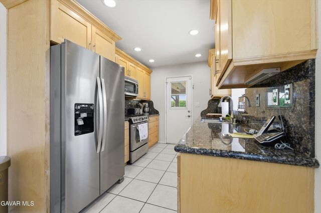 2851 W College Park Drive, Lancaster, CA 93536