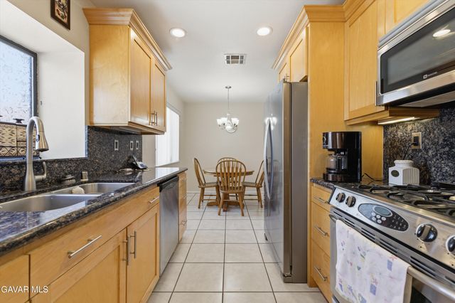 2851 W College Park Drive, Lancaster, CA 93536