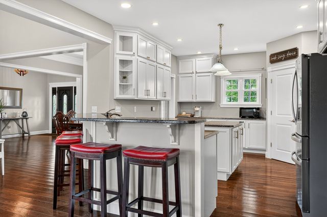 487 Cedar Hill Rd, Celina, TN 38551