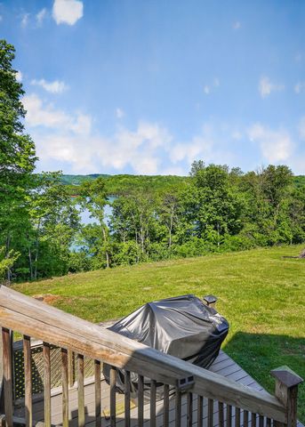 487 Cedar Hill Rd, Celina, TN 38551