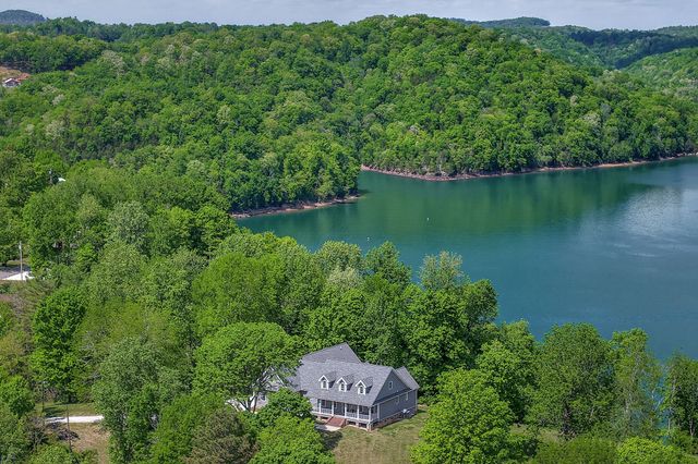 487 Cedar Hill Rd, Celina, TN 38551