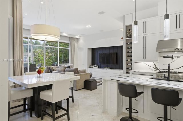 611 Sweet Bay Ave, Plantation, FL 33324