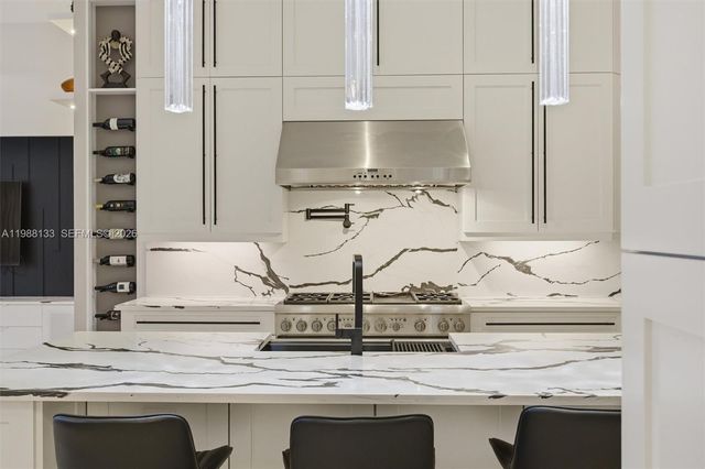 611 Sweet Bay Ave, Plantation, FL 33324