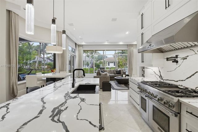 611 Sweet Bay Ave, Plantation, FL 33324