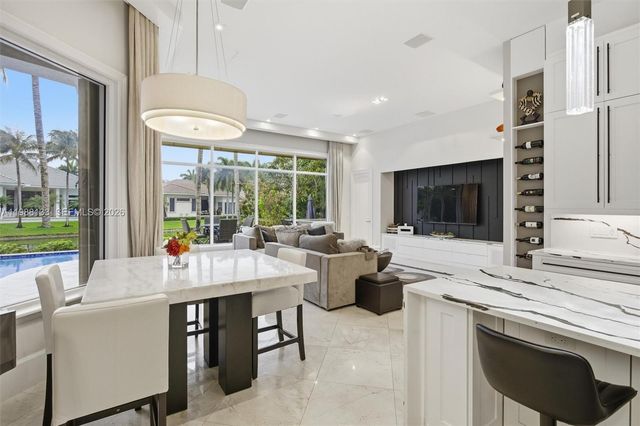 611 Sweet Bay Ave, Plantation, FL 33324