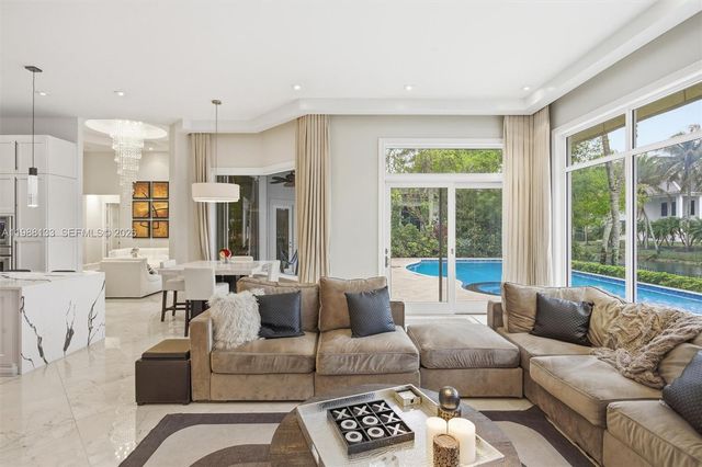 611 Sweet Bay Ave, Plantation, FL 33324