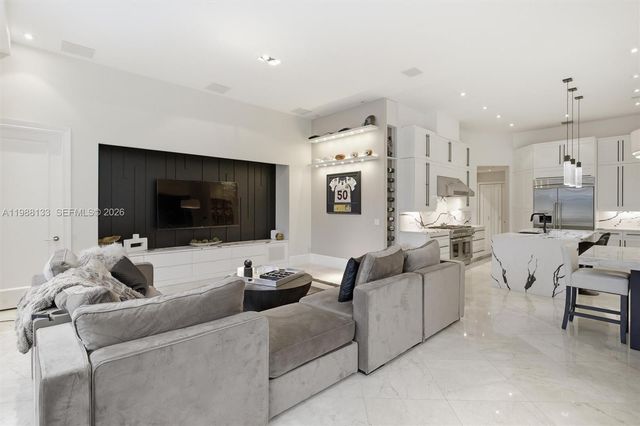 611 Sweet Bay Ave, Plantation, FL 33324