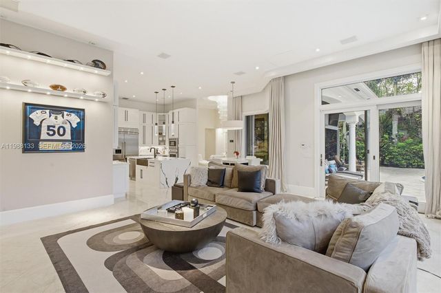 611 Sweet Bay Ave, Plantation, FL 33324