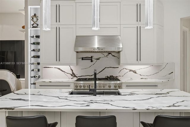 611 Sweet Bay Ave, Plantation, FL 33324