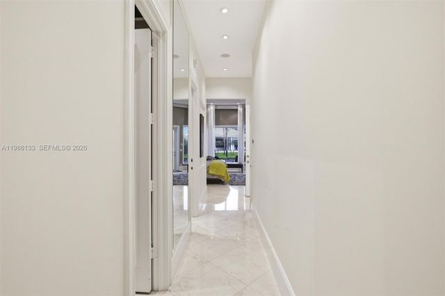 611 Sweet Bay Ave, Plantation, FL 33324