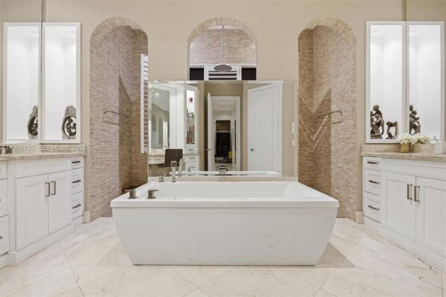 611 Sweet Bay Ave, Plantation, FL 33324