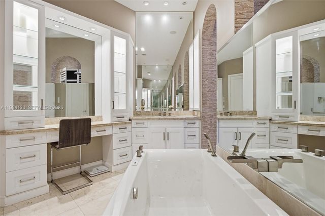 611 Sweet Bay Ave, Plantation, FL 33324